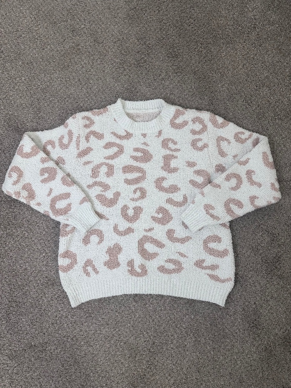 Womens Size Large White Fluffy Cheetah Print Sweater